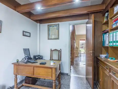 Casa 6 ambientes con 2 baños