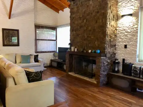 Casa en Venta con 3 cocheras
