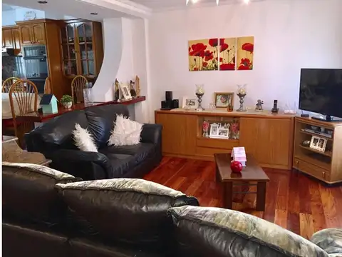 Casa 4 ambientes con 4 baños