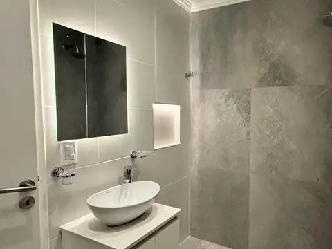 2 AMBIENTES SUPER LUMINOSO CON PARRILLA 2 BAÑOS