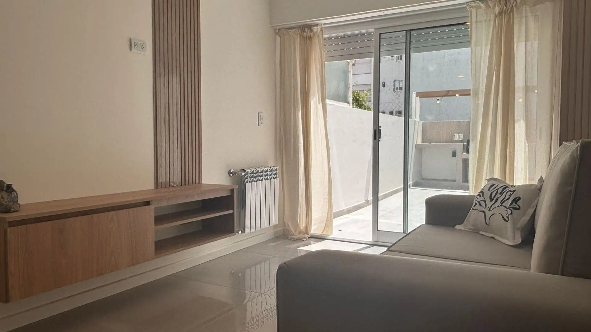 2 ambientes super luminoso con parrilla 2 baños