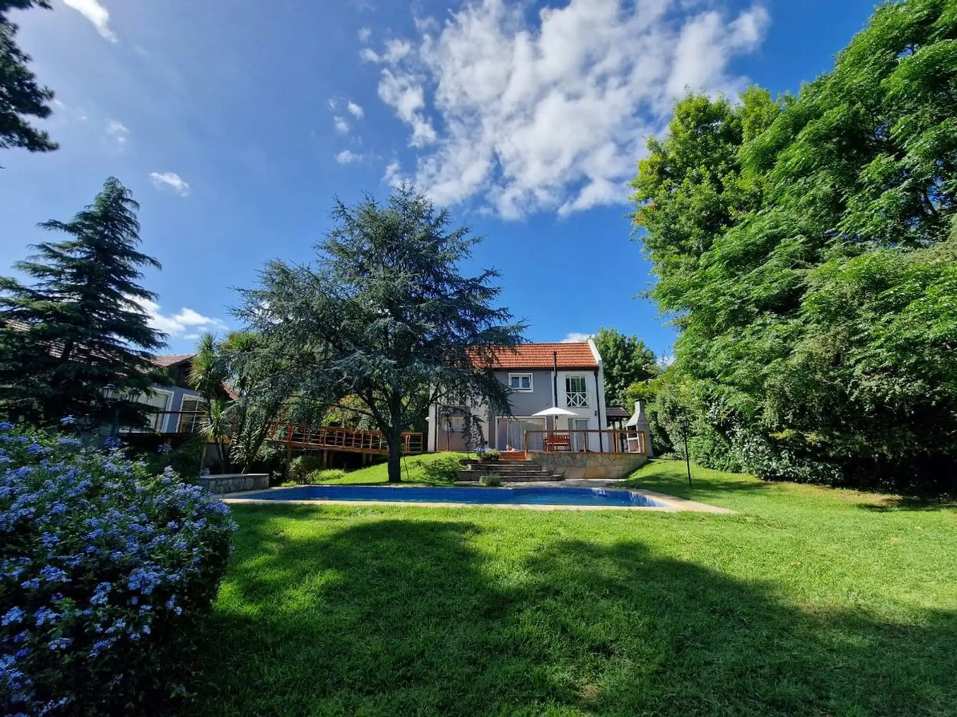 CASA 4 AMB CON PILETA SIERRA DE LOS PADRES PERMUTA