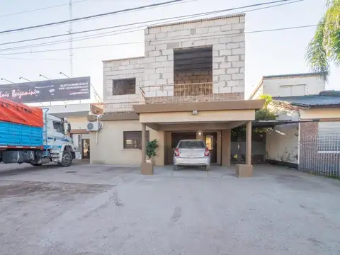 Casa + Galpones