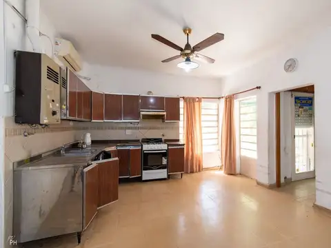 CASA 4 DORMITORIOS VENTA LA FLORIDA CON COCHERA