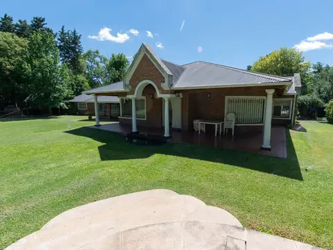Casa en Venta con 2 cocheras