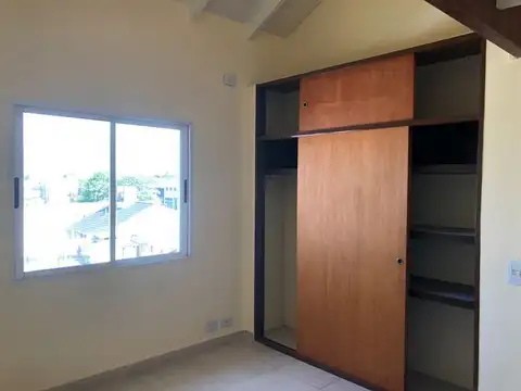 IMPERDIBLE DEPARTAMENTO 2 AMB. C/COCHERA. BALCON. PARRILLA. CASEROS CENTRICO