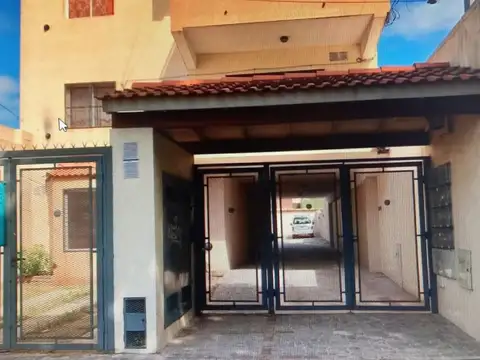 IMPERDIBLE DEPARTAMENTO 2 AMB. C/COCHERA. BALCON. PARRILLA. CASEROS CENTRICO