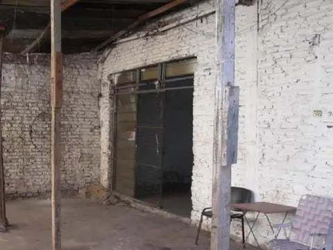 Local comercial de 50m2 con Galpon industrial de 200m2 y ter