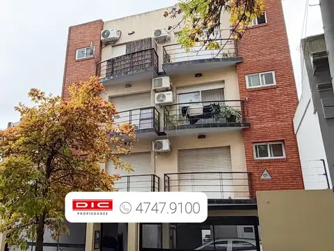 San Isidro 2 amb al fte con balcón  y cochera impecable. A mts de Av Centenario