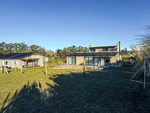 Casa 3 ambientes con 2 baños