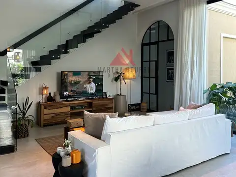 Casa 7 ambientes con 4 baños