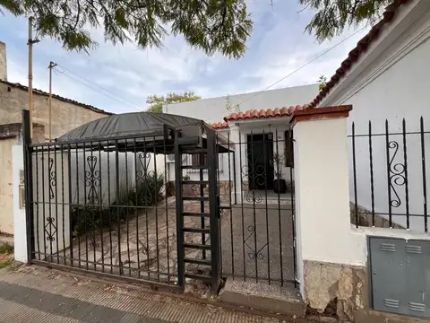 Casa en Alquiler con 1 cochera