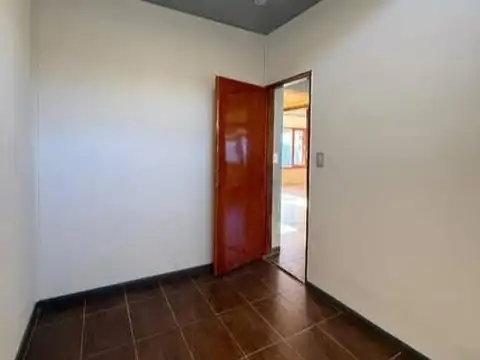 ¡Excelente Oportunidad! Hermosa Casa Americana de 5 amb. Renovada en Ituzaingó Sur - Apta Crédito