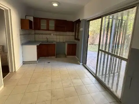 Casa 5 ambientes con 1 baño