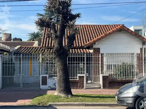 Casa en venta de 4 ambientes  Castelar