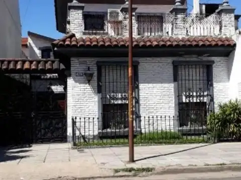 HERMOSA CASA DE 4 AMB. ZONA RAMOS MEJÍA
