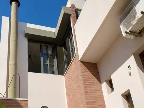 Depto Tipo Casa en Venta en Liniers, USD 135.000