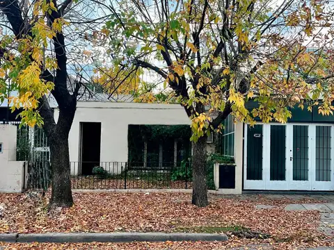 Casa con dos dormitorios en PB , patio y terraza