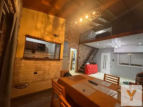 Casa en alquiler - 4 Dormitorios 2 Baños - La Plata