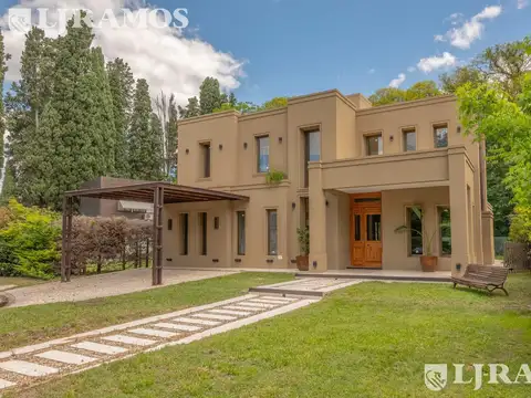 Casa 7 ambientes con 3 baños