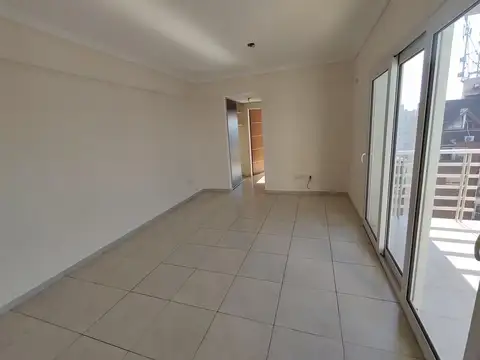 DEPARTAMENTO 2 AMBIENTES CON COCHERA – VILLA BALLESTER CENTR