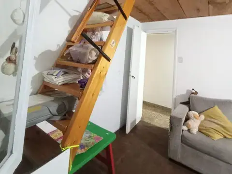 VENTA CASA DE 5 AMBIENTES EN BELLA VISTA