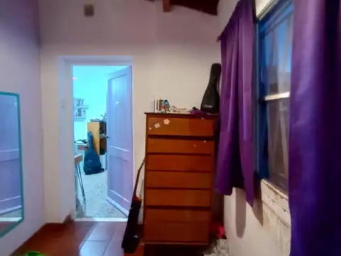 VENTA CASA DE 5 AMBIENTES EN BELLA VISTA