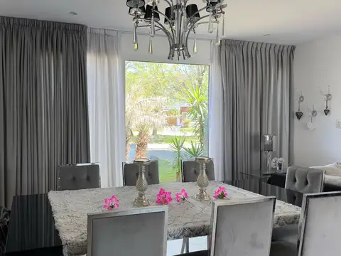 Casa 4 ambientes con 4 baños