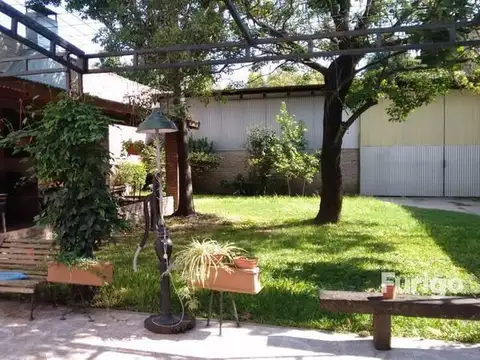 Casa en Venta con 8 cocheras