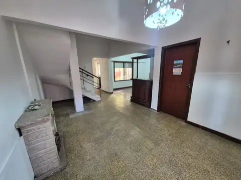 Depto Tipo Casa en Alquiler de 4 ambientes