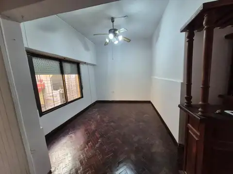 Depto Tipo Casa en Alquiler en Bernal, $ 970.000