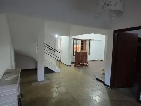 Depto Tipo Casa en Alquiler de 3 dormitorios