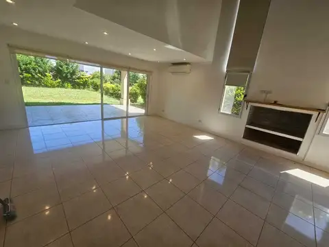 Casa  en Alquiler en San Eduardo, Pilar del Este, Pilar - Alquiler con opción a compra