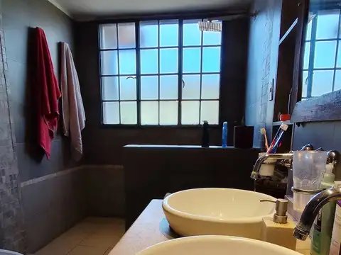 Casa en Venta con 4 cocheras
