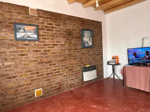 Casa 2 ambientes con 1 baño