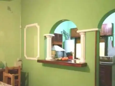 Casa 5 ambientes con 2 baños