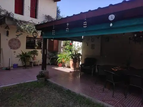 CASA 4 DORMITORIOS ALTO ALBERDI CON DEPARTAMENTO