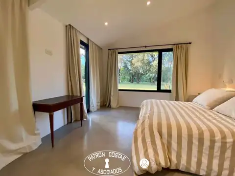 Casa en Alquiler con 2 cocheras