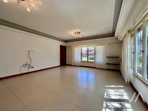 Casa 5 ambientes con 2 baños