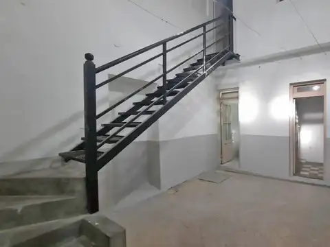 ALQUILER Excelente PH 6 Ambientes con Patios y Cocina en Villa Crespo. Uso Comercial
