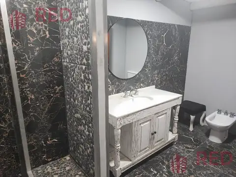Casa 8 ambientes con 3 baños