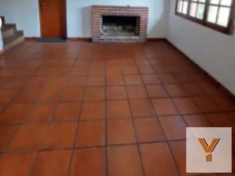 Casa en venta - 3 Dormitorios 2 Baños - 535Mts2 - Colinas Verdes