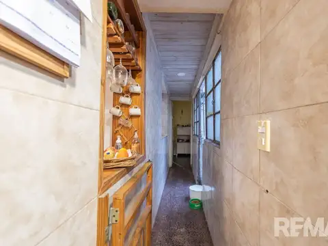 Casa 6 ambientes con 2 baños