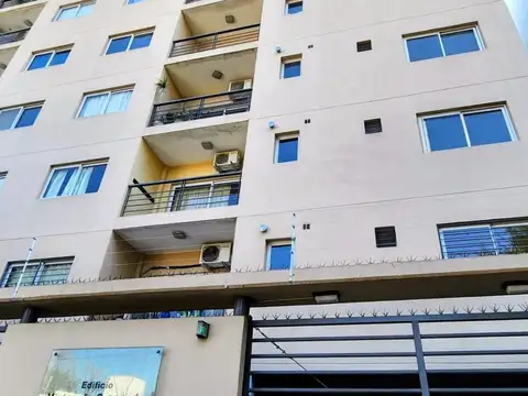 DEPARTAMENTO de dos ambientes con balcon y cochera