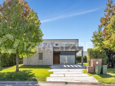 Casa en VENTA sobre lote central en Ayres Plaza