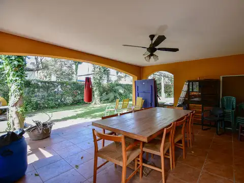 Casa 7 ambientes con 4 baños