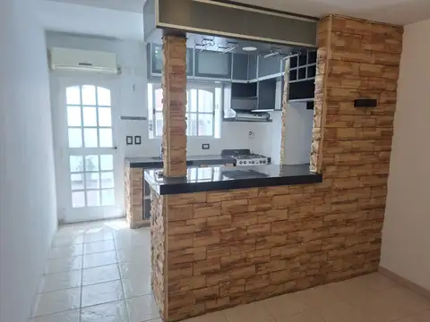 Casa 2 ambientes con 1 baño