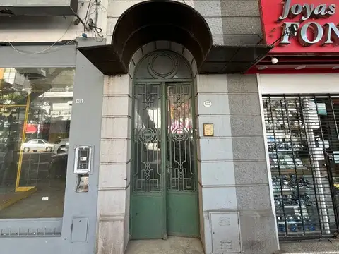 PH EN VENTA EN PERGAMINO ZONA CENTRO A REFACCIONAR