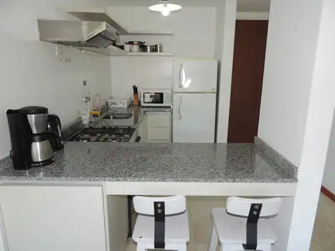 ALQUILER DE MONOAMBIENTE CON BALCON PAQUETE TEMPORAL AMOBLADO, RECOLETA. E-FURIO.