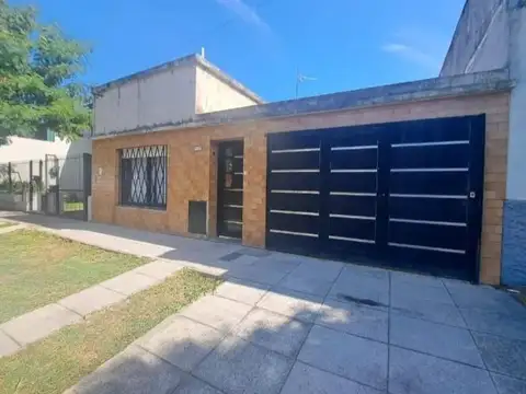 Moron Norte Casa americana 3 ambientes con parque